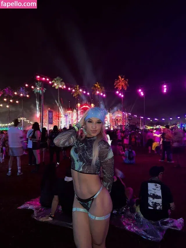 Thea Hail Onlyfans Photo Gallery 