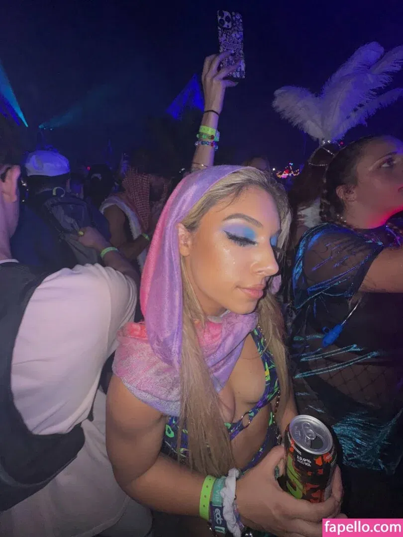 Thea Hail Onlyfans Photo Gallery 