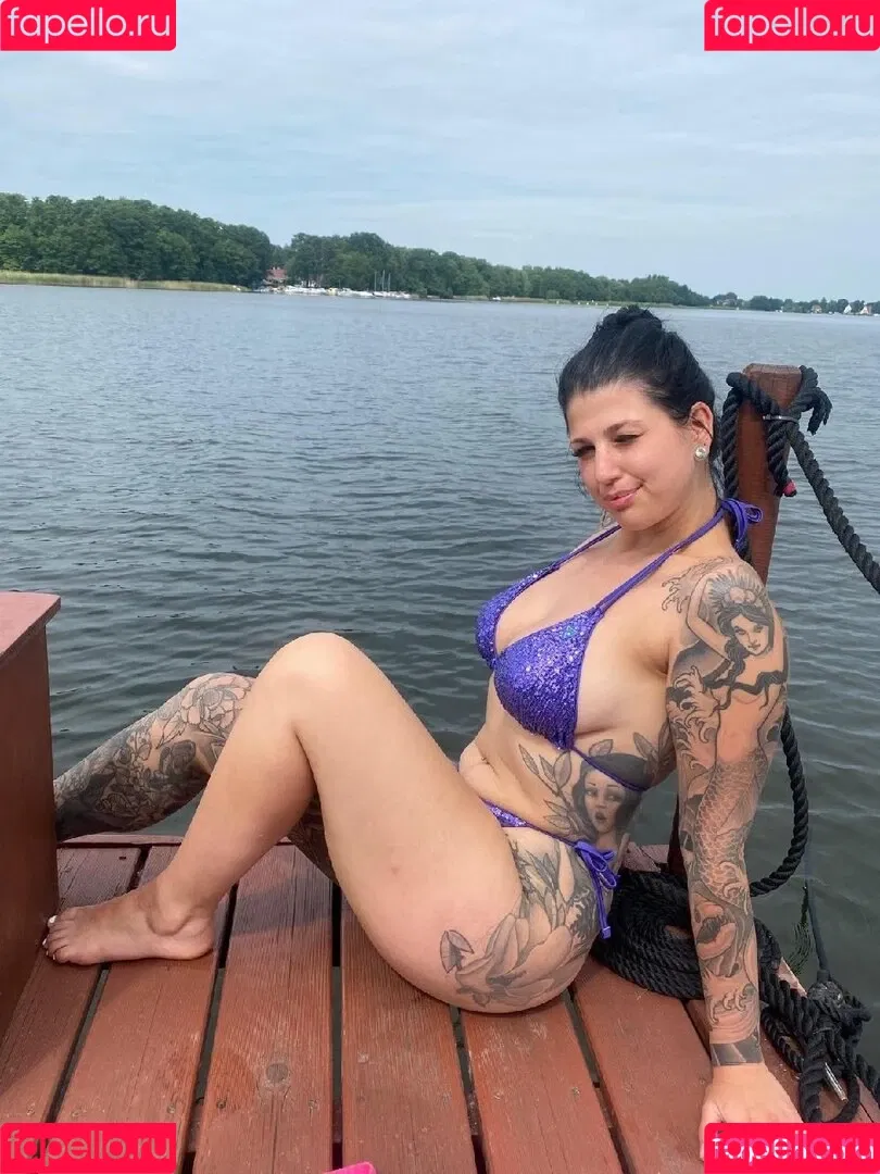 Kira Kane Onlyfans Photo Gallery 