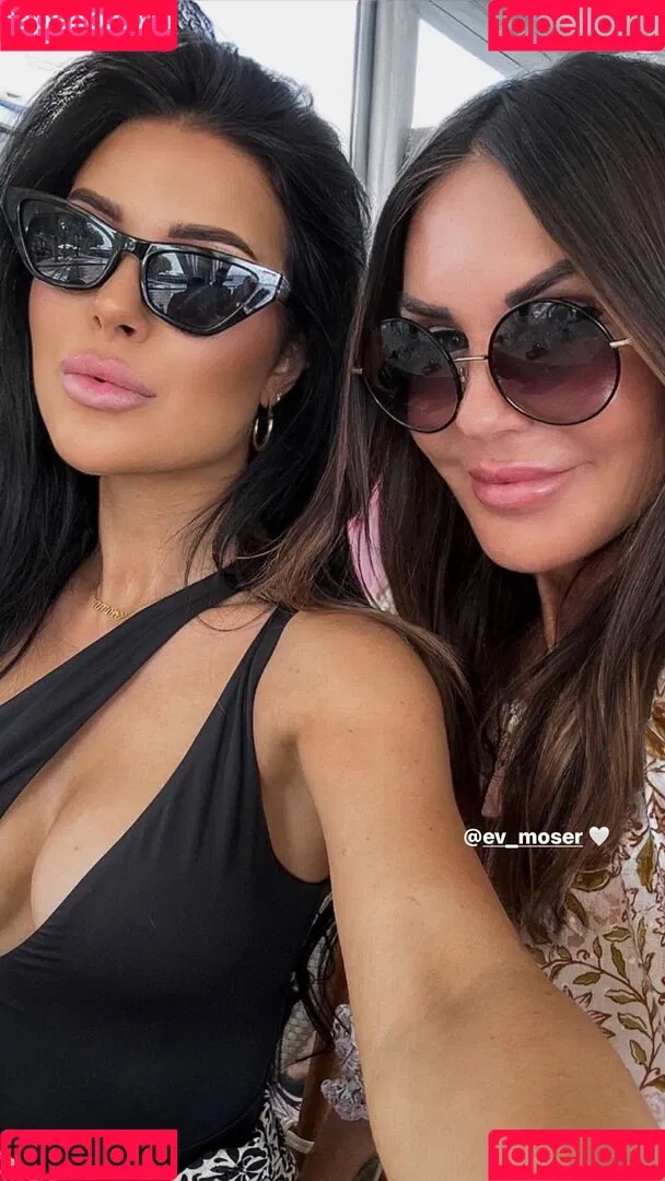 Lisa Weinberger Onlyfans Photo Gallery 