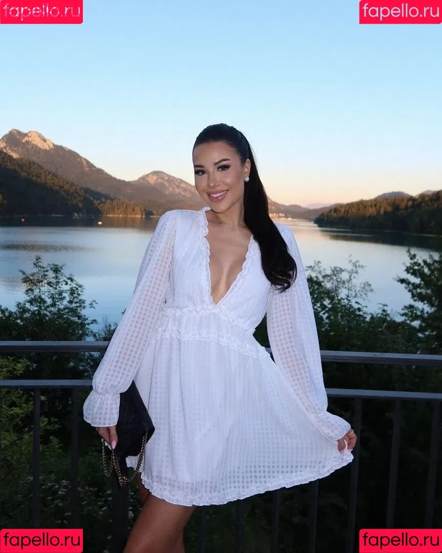 Lisa Weinberger Onlyfans Photo Gallery 