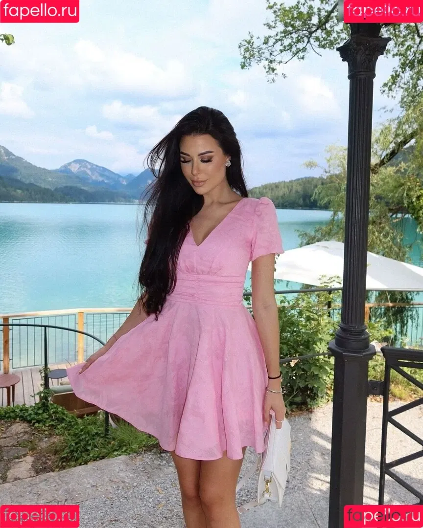 Lisa Weinberger Onlyfans Photo Gallery 