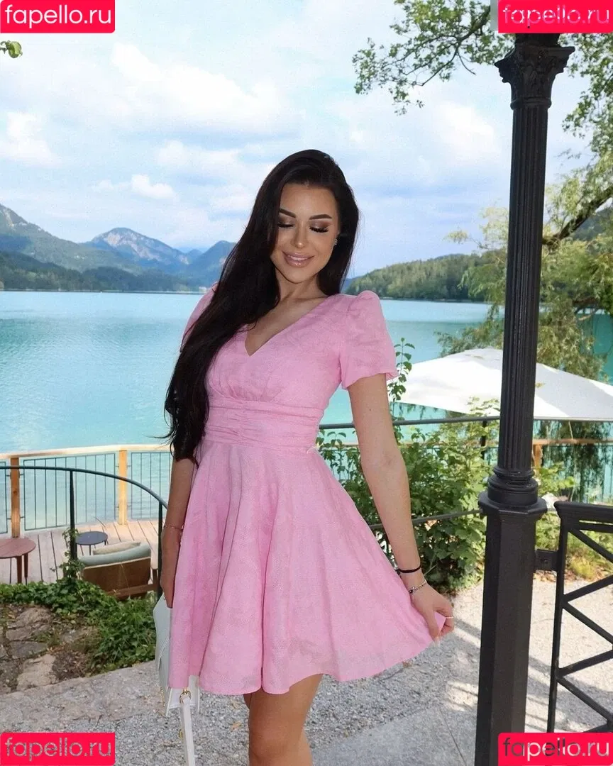 Lisa Weinberger Onlyfans Photo Gallery 