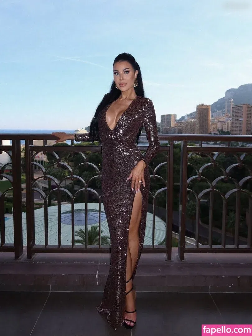 Lisa Weinberger Onlyfans Photo Gallery 