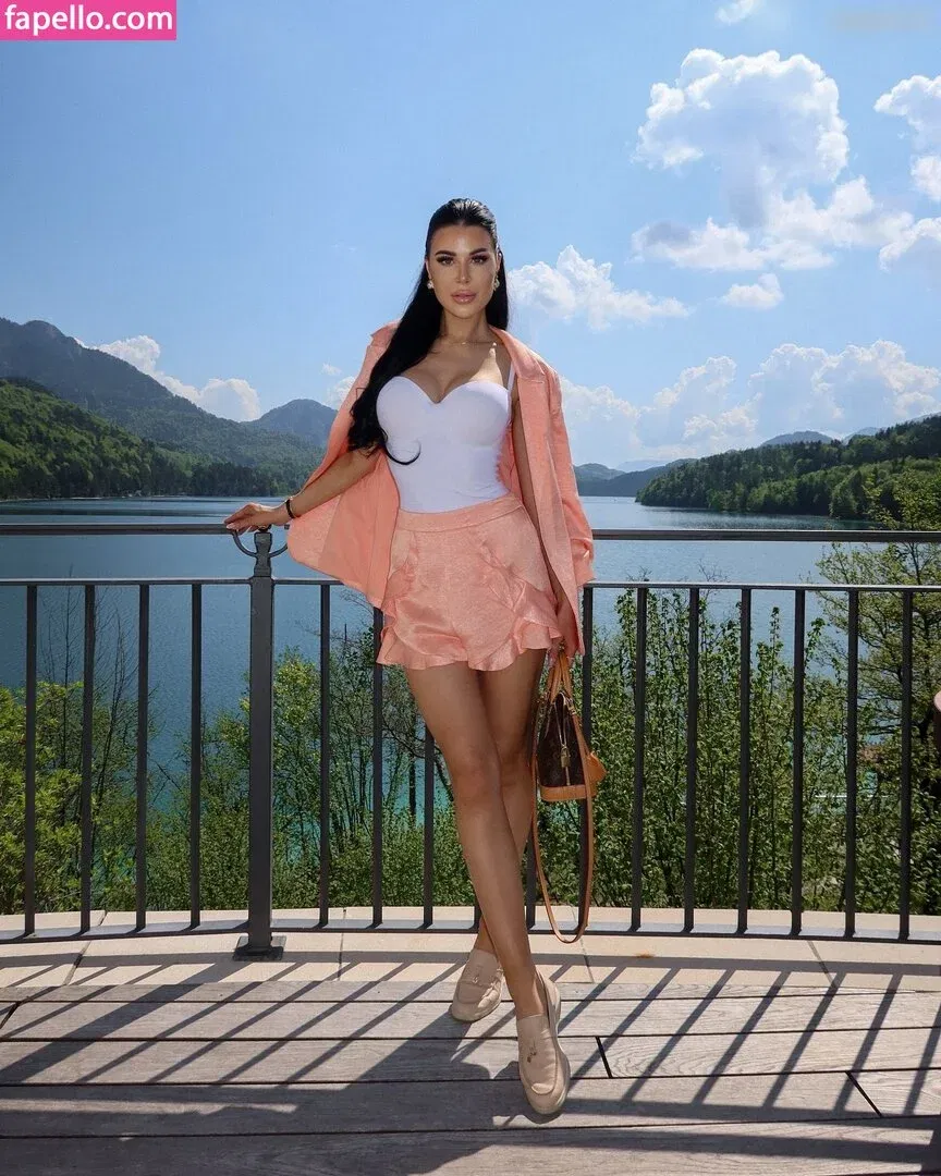 Lisa Weinberger Onlyfans Photo Gallery 