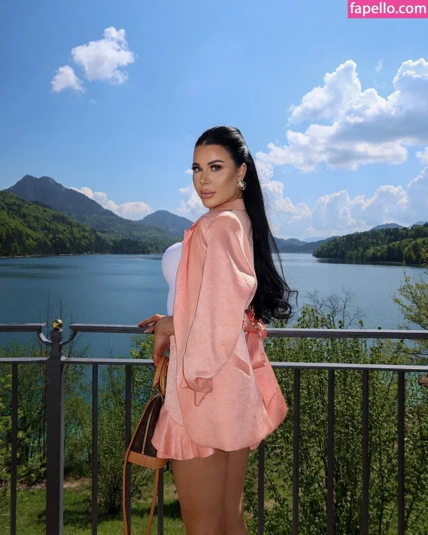 Lisa Weinberger Onlyfans Photo Gallery 