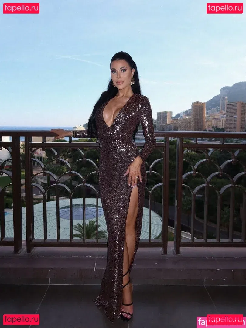 Lisa Weinberger Onlyfans Photo Gallery 