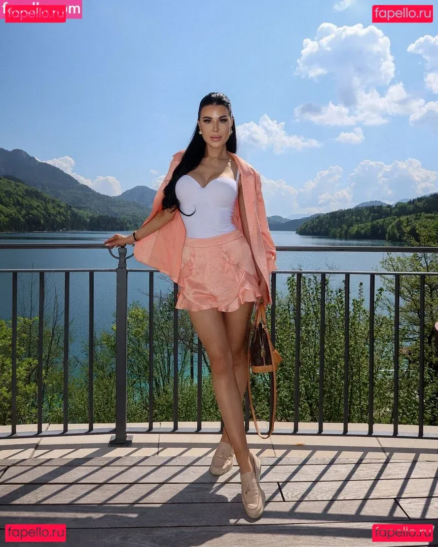 Lisa Weinberger Onlyfans Photo Gallery 