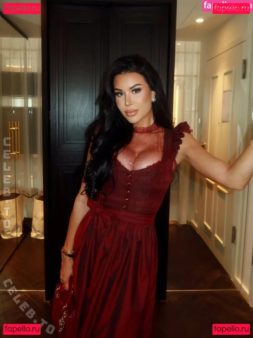 Lisa Weinberger Onlyfans Photo Gallery 