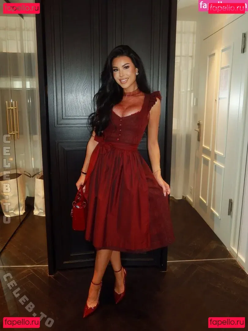 Lisa Weinberger Onlyfans Photo Gallery 