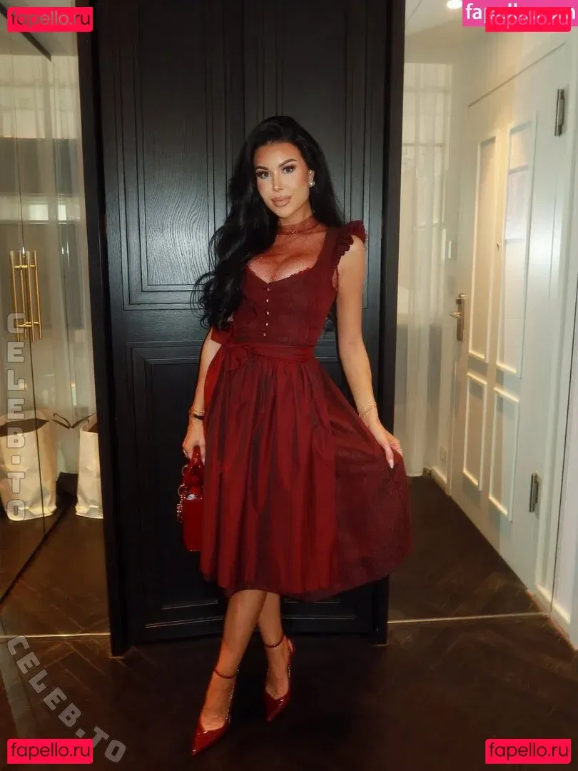 Lisa Weinberger Onlyfans Photo Gallery 