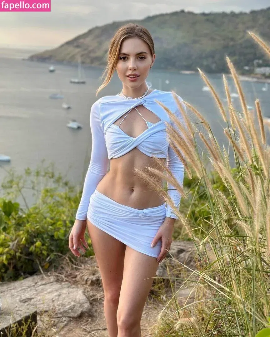 Eva Amur / Pretty Kitty Eva Onlyfans Photo Gallery 