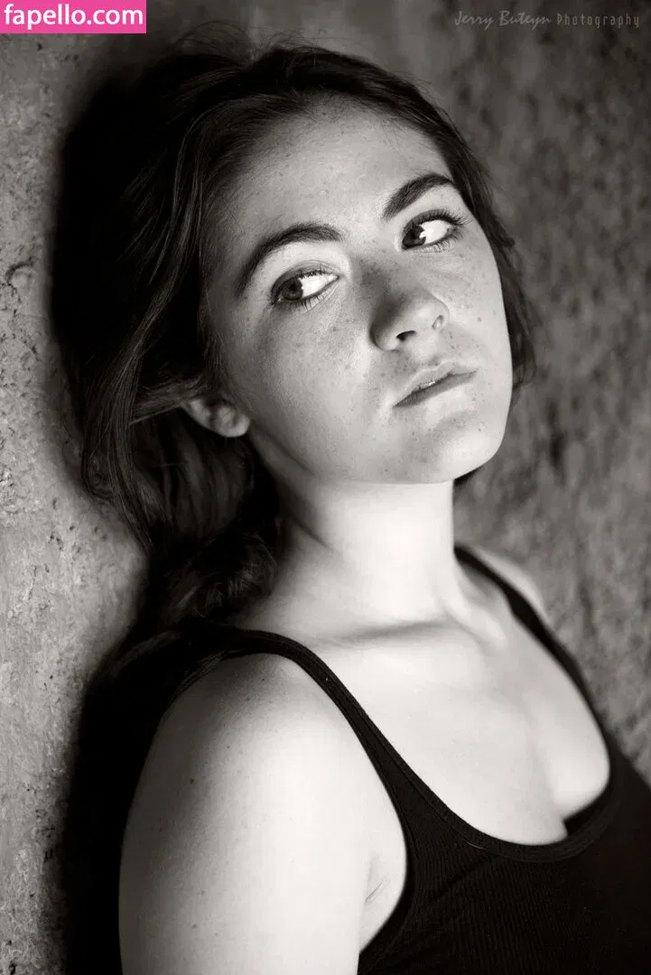 Isabelle Fuhrman Onlyfans Photo Gallery 