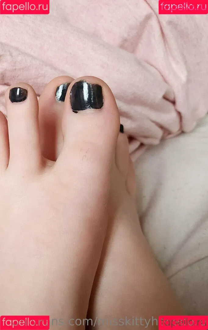 misskittyhellebore Onlyfans Photo Gallery 