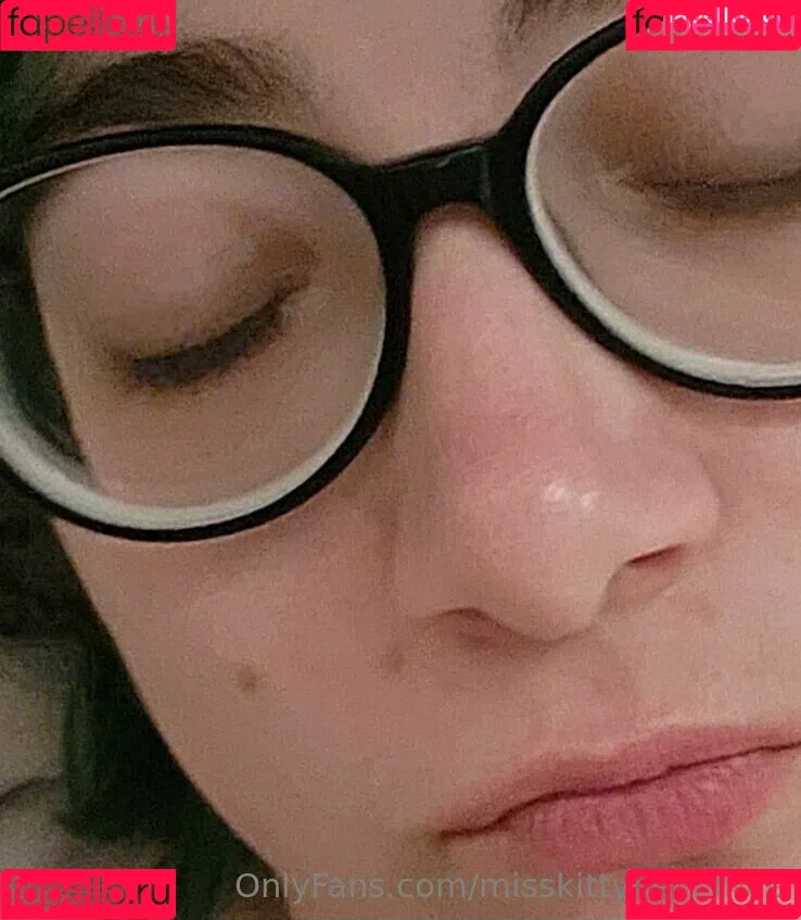 misskittyhellebore Onlyfans Photo Gallery 
