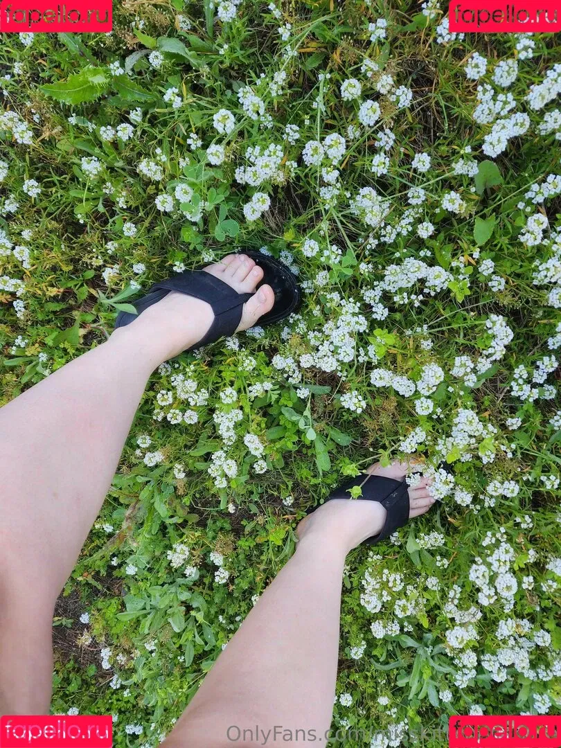 misskittyhellebore Onlyfans Photo Gallery 
