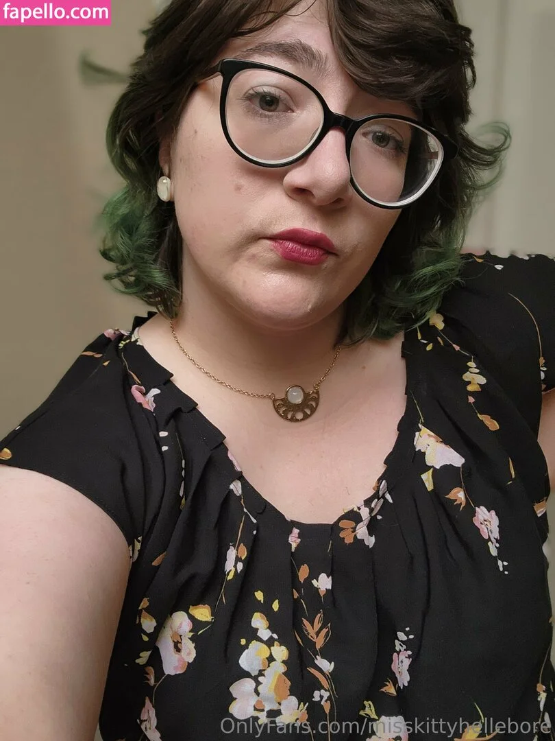 misskittyhellebore Onlyfans Photo Gallery 