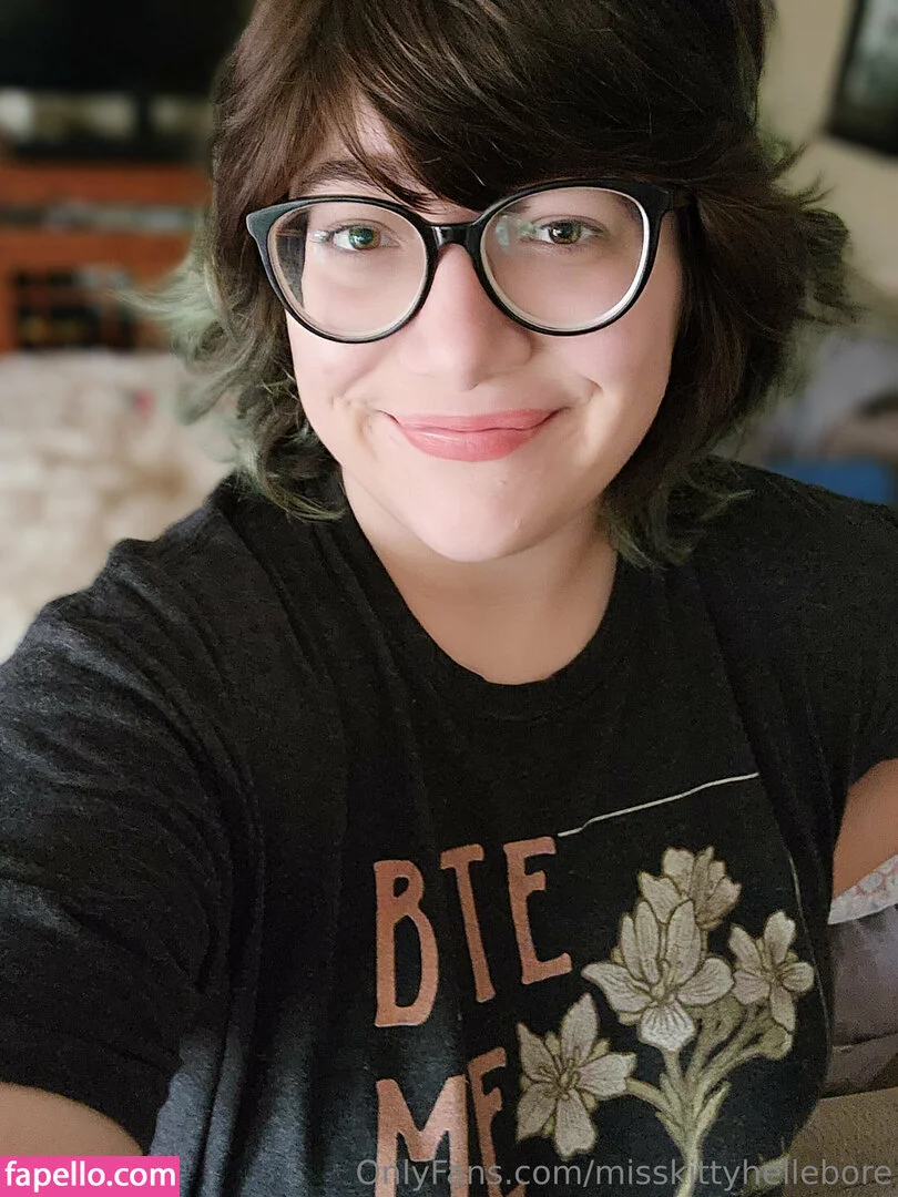 misskittyhellebore Onlyfans Photo Gallery 