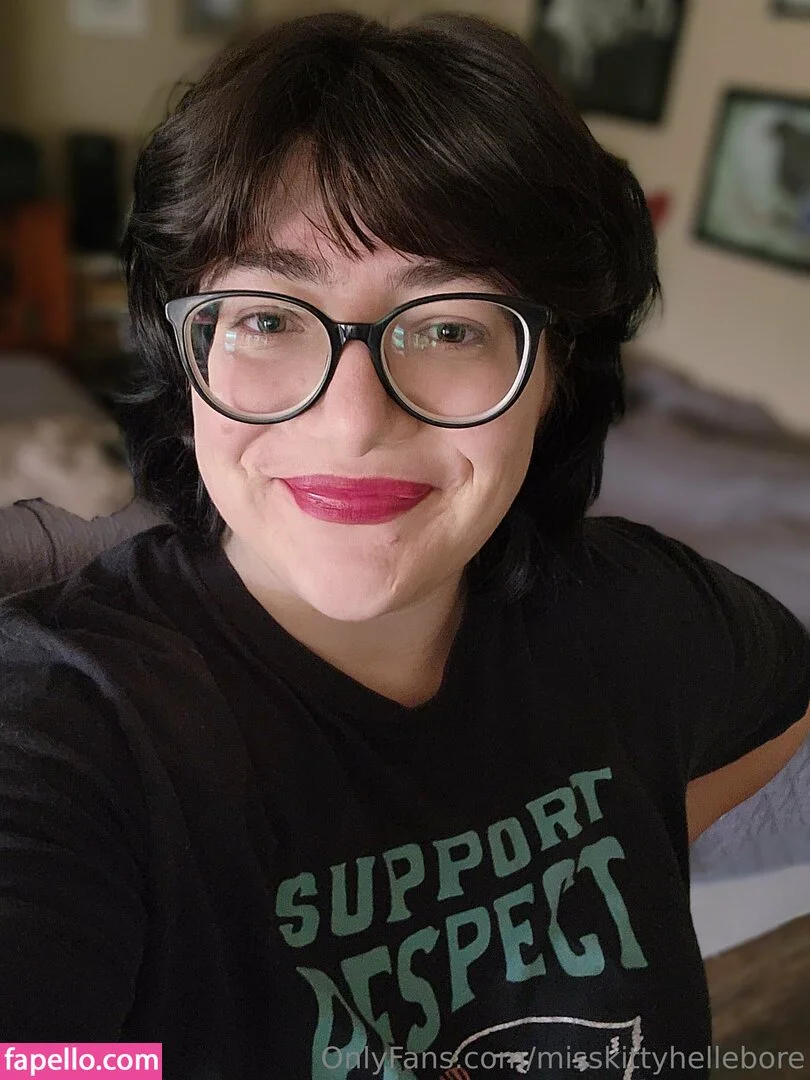 misskittyhellebore Onlyfans Photo Gallery 