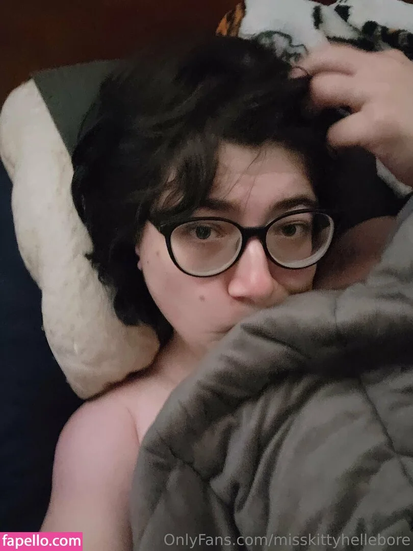 misskittyhellebore Onlyfans Photo Gallery 