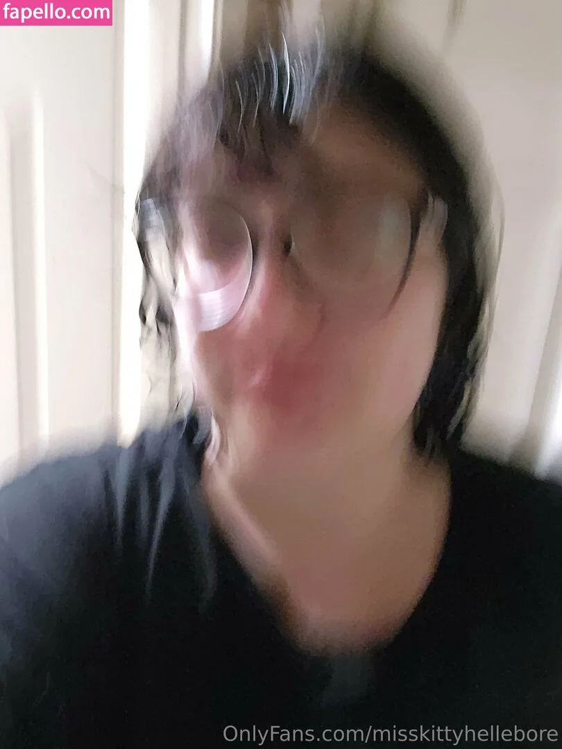 misskittyhellebore Onlyfans Photo Gallery 