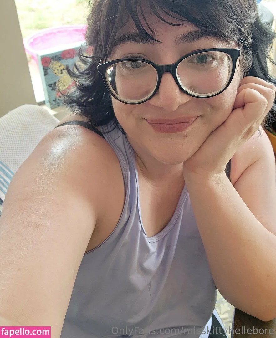 misskittyhellebore Onlyfans Photo Gallery 