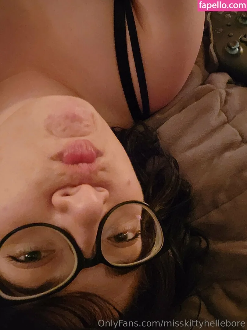 misskittyhellebore Onlyfans Photo Gallery 