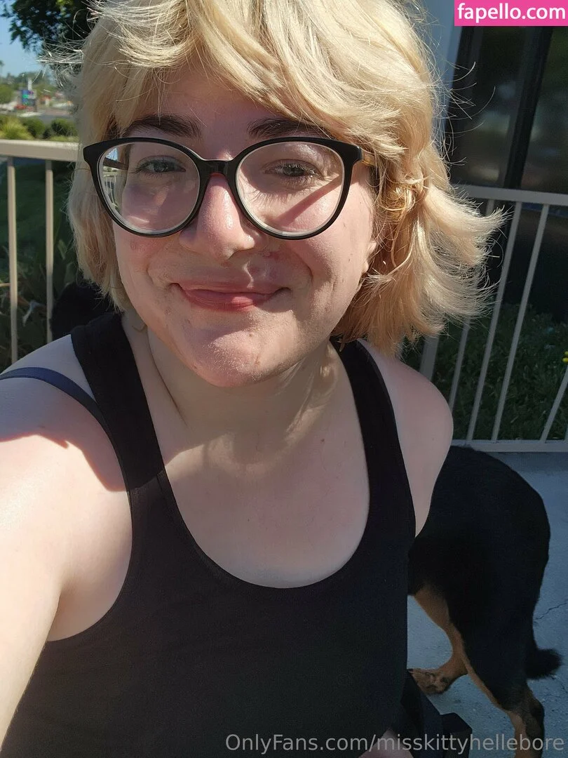 misskittyhellebore Onlyfans Photo Gallery 