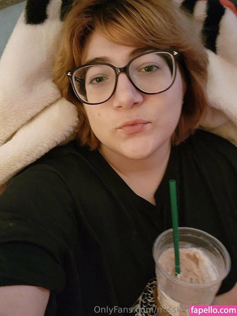 misskittyhellebore Onlyfans Photo Gallery 