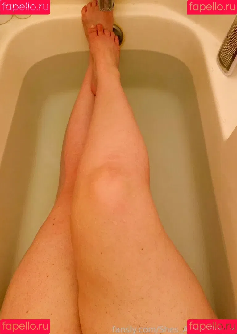 shes_a_wallflower Onlyfans Photo Gallery 