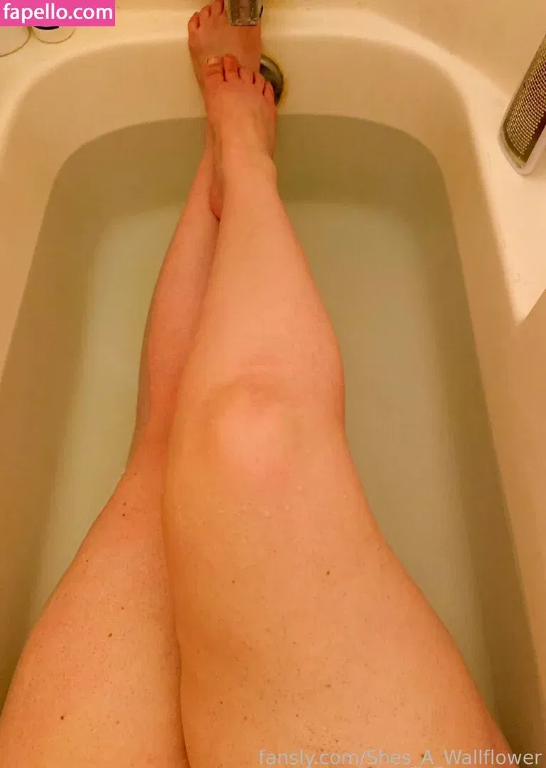 shes_a_wallflower Onlyfans Photo Gallery 