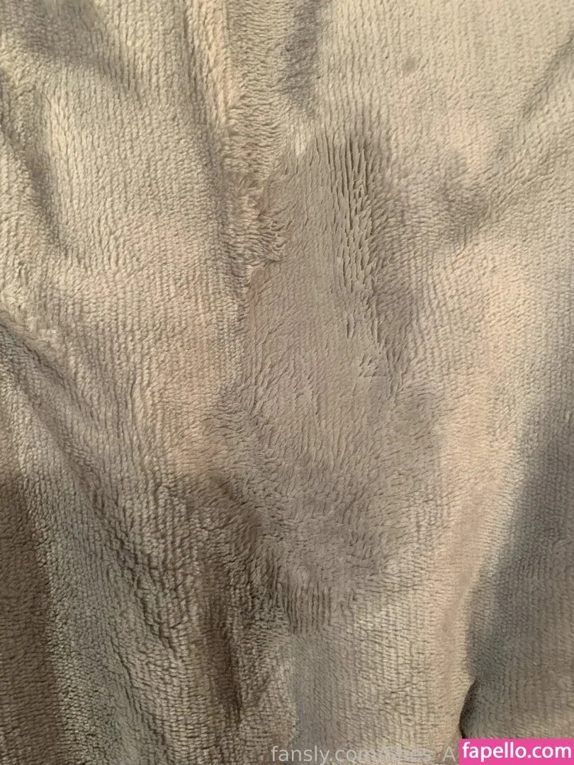 shes_a_wallflower Onlyfans Photo Gallery 