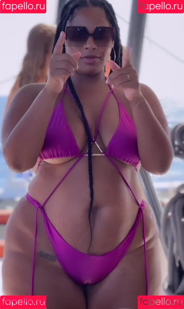 Zoe Chin Loy Onlyfans Photo Gallery 