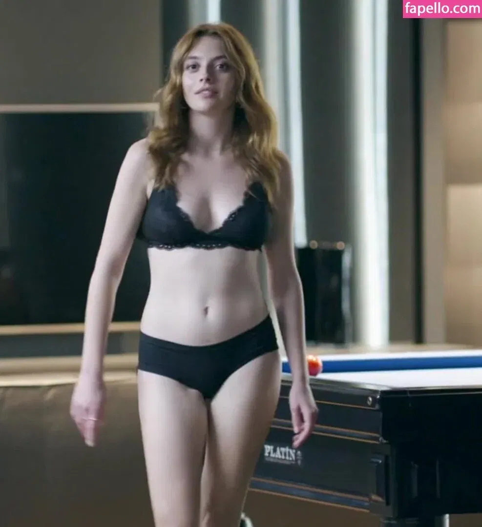 Melis Sezen Onlyfans Photo Gallery 