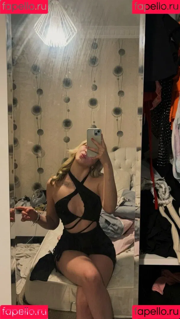 Beril Şahin Onlyfans Photo Gallery 