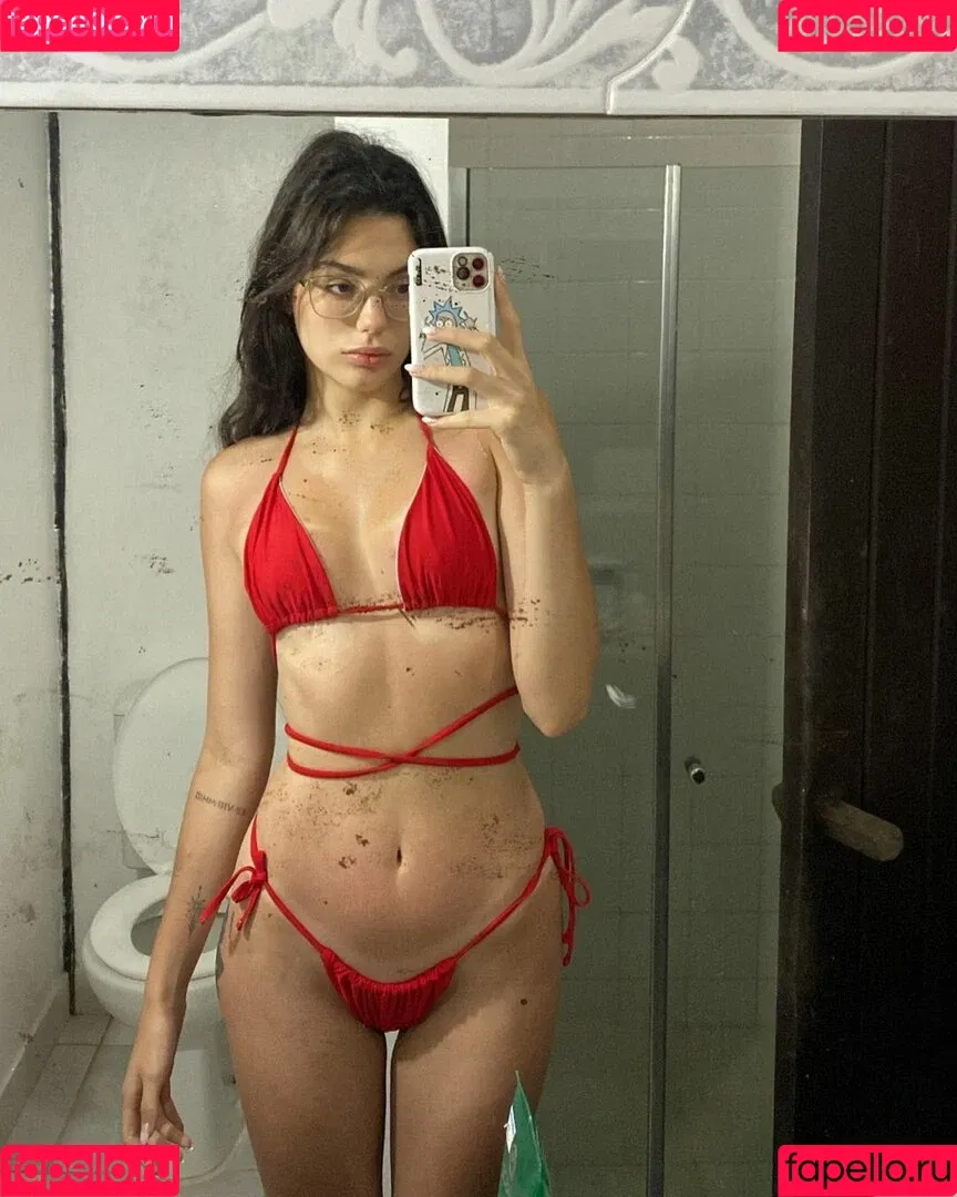 Larissa Saldanha Onlyfans Photo Gallery 