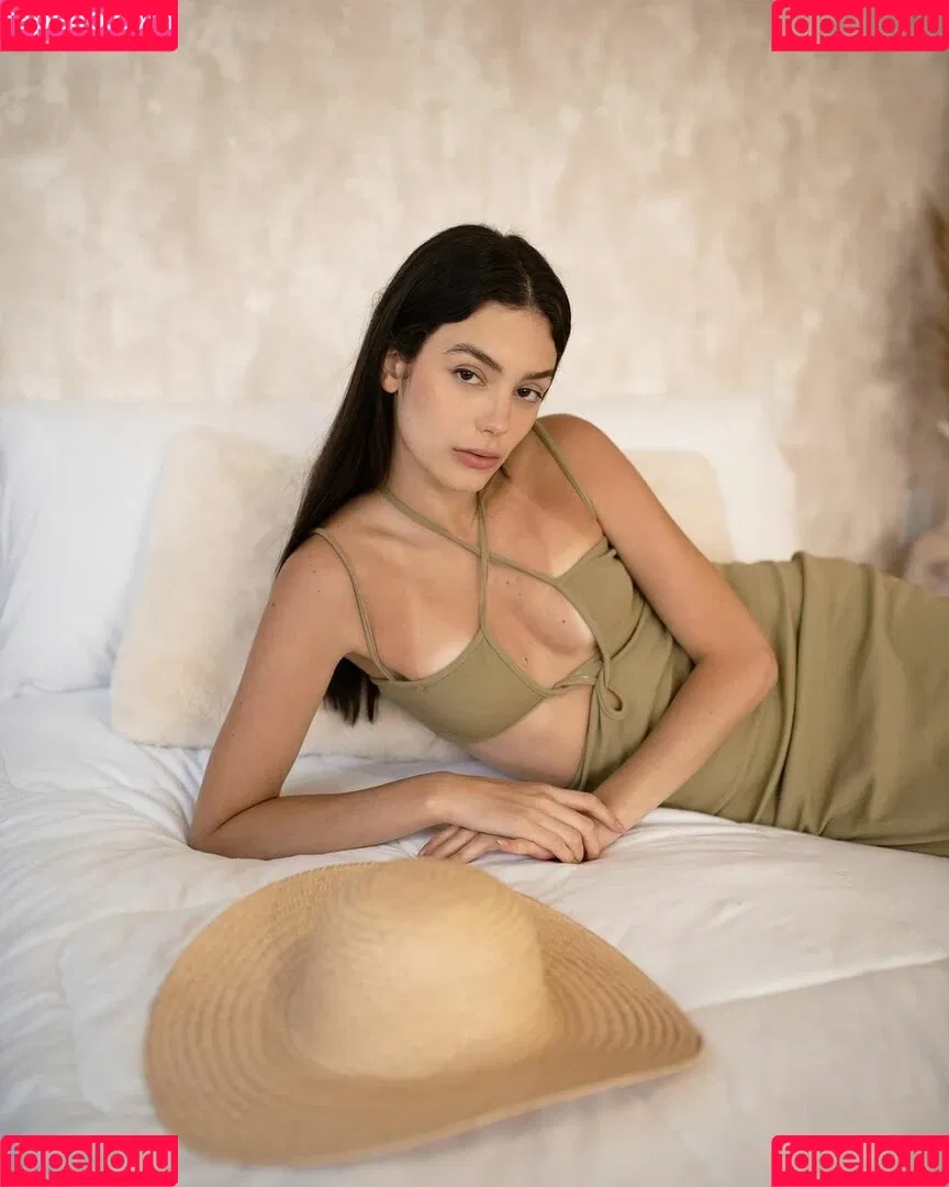 Larissa Saldanha Onlyfans Photo Gallery 