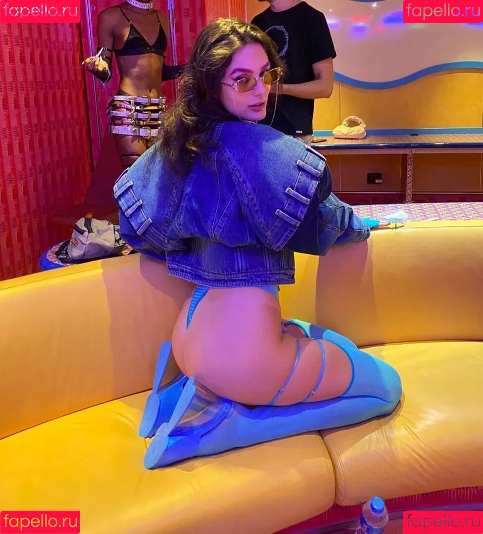 Larissa Saldanha Onlyfans Photo Gallery 