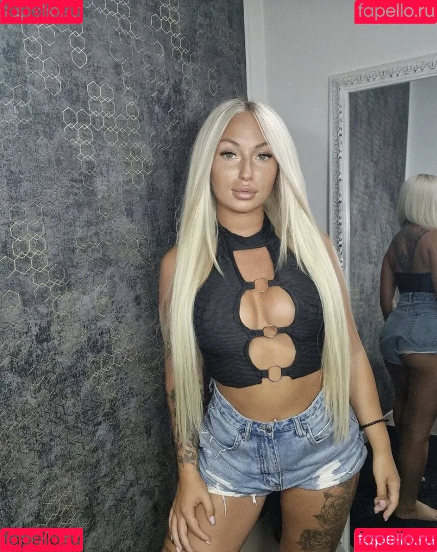 Evelin Kozma Onlyfans Photo Gallery 