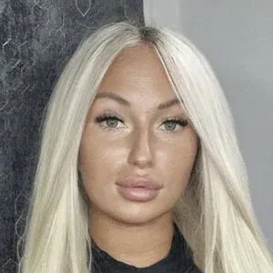 Evelin Kozma Onlyfans Photo Gallery 