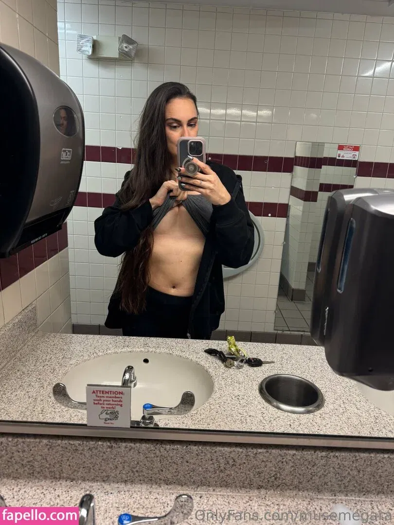 musemegara Onlyfans Photo Gallery 