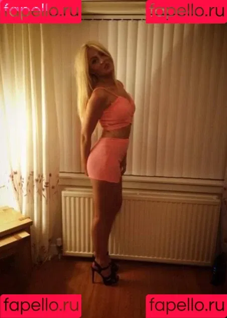 Louisa Moon Onlyfans Photo Gallery 