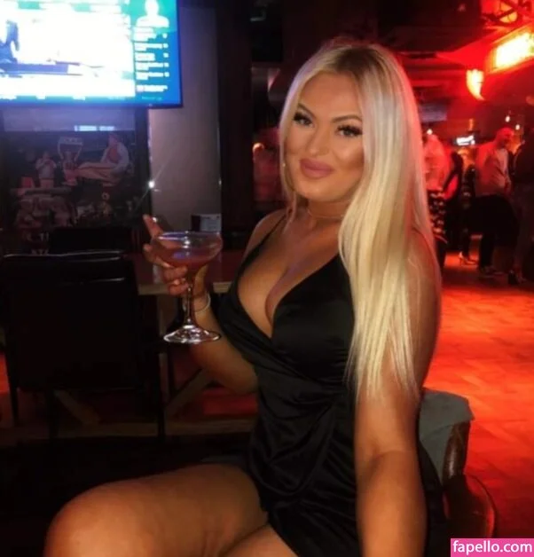 Louisa Moon Onlyfans Photo Gallery 