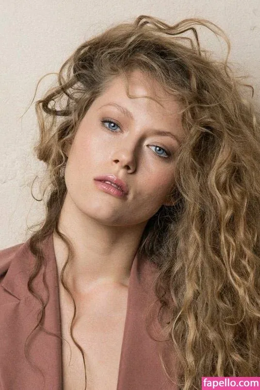 Henessi Schmidt Onlyfans Photo Gallery 