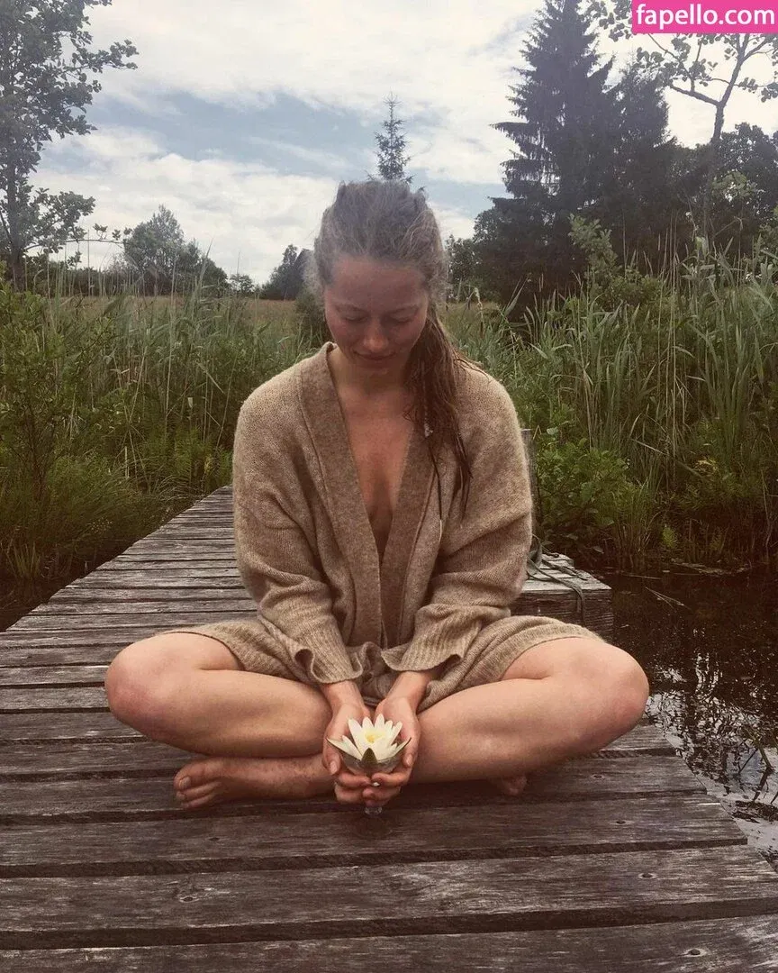 Henessi Schmidt Onlyfans Photo Gallery 