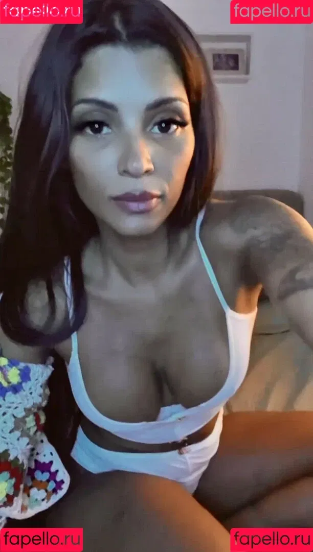 Aline Carvalho Onlyfans Photo Gallery 