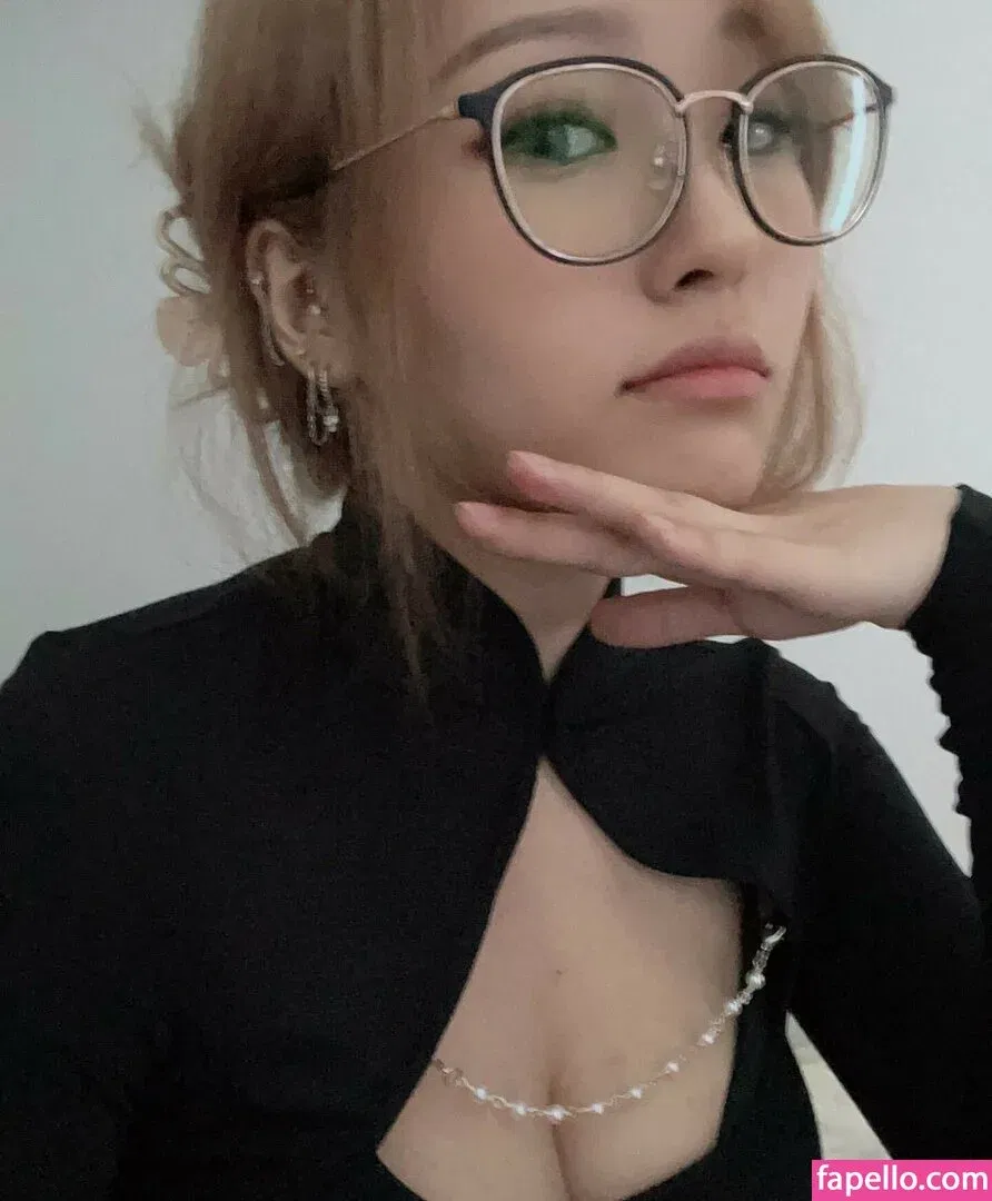 YoonHyoonAikuros Onlyfans Photo Gallery 