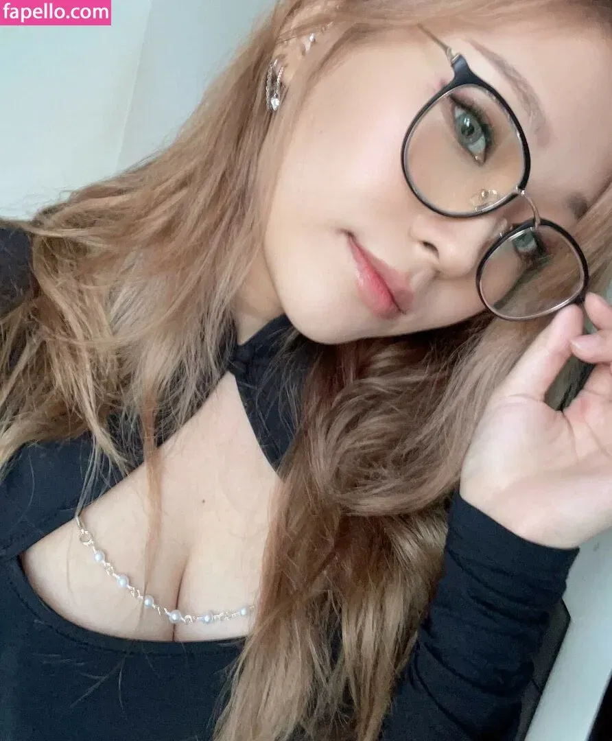 YoonHyoonAikuros Onlyfans Photo Gallery 