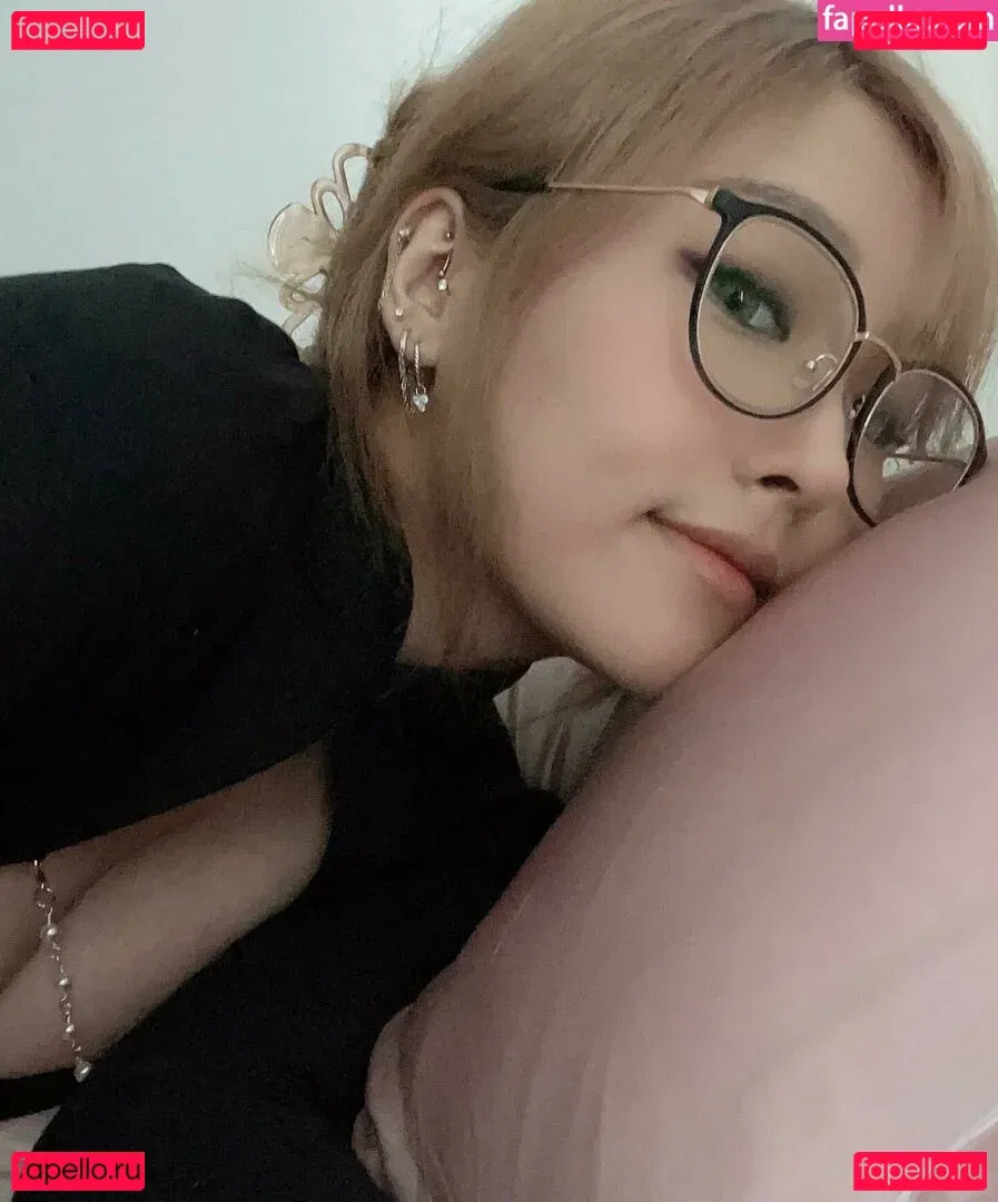YoonHyoonAikuros Onlyfans Photo Gallery 