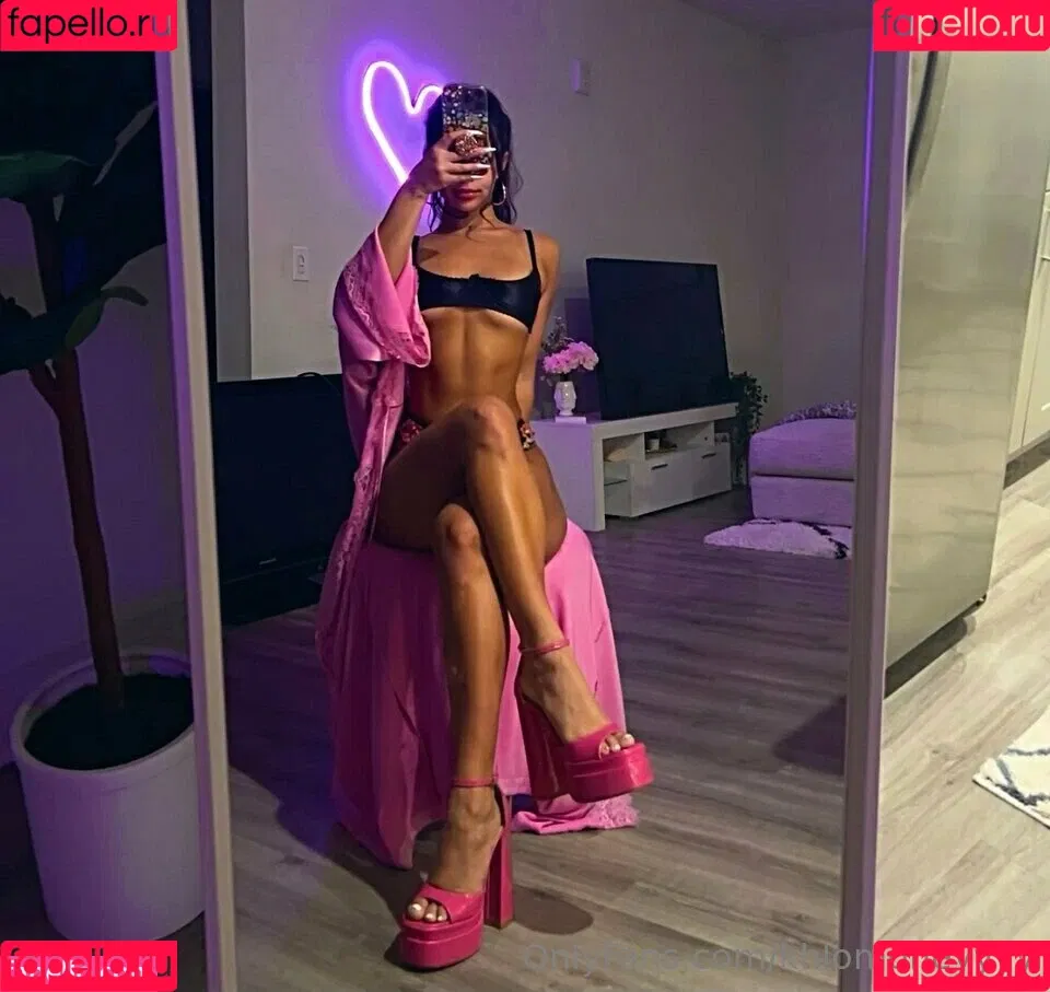 Chloe Swain Onlyfans Photo Gallery 